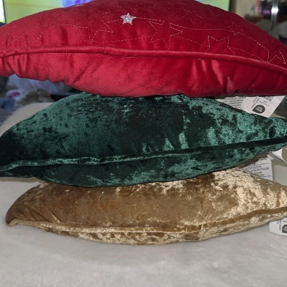 Cynthia Rowley Set of Three velvet Christmas tree Pillows 🎄🎄🎄